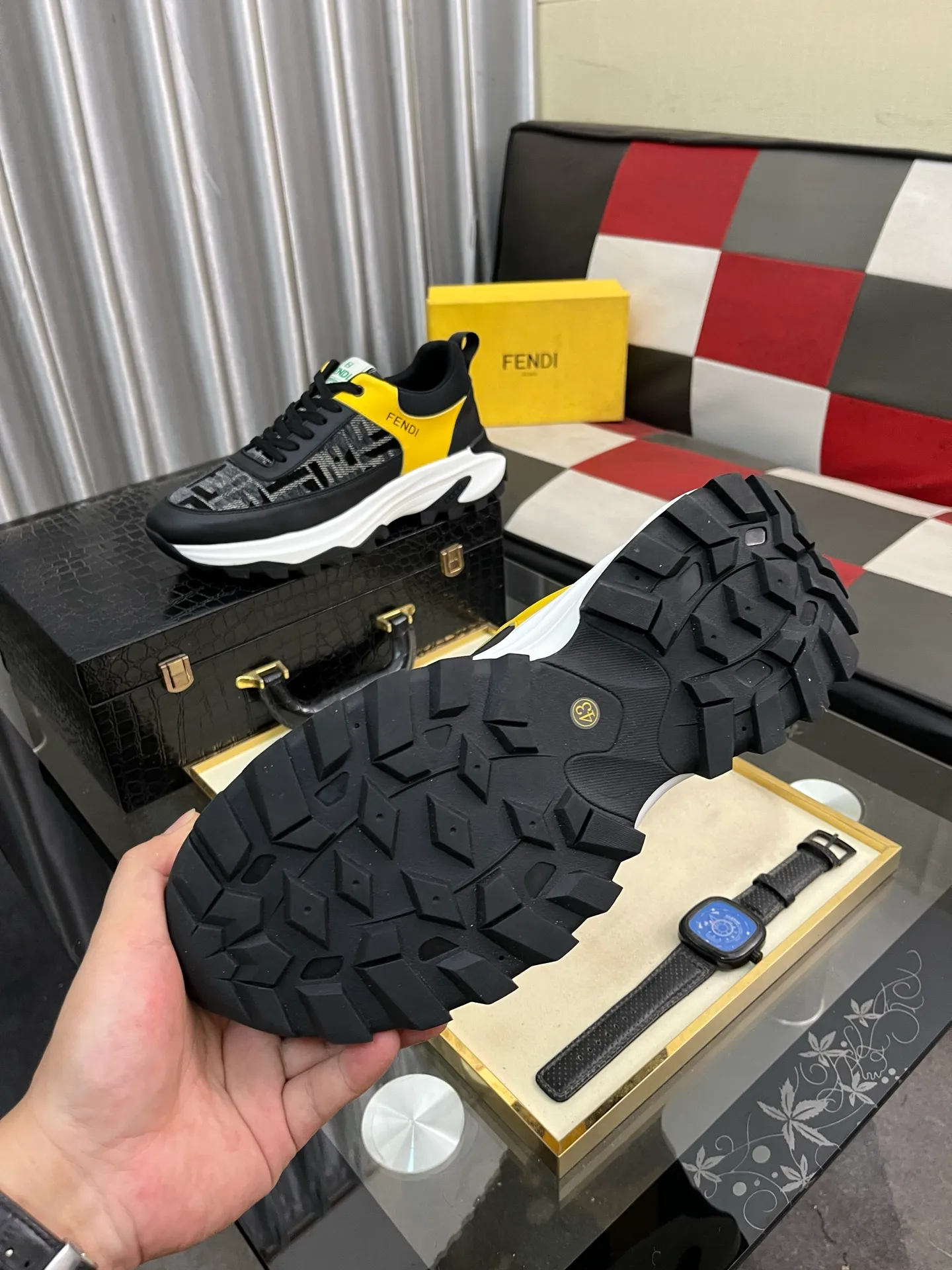 Men's Men's Shoes💰458⌚️⌚️[FENDI] Fendi's classic and comfortable men's, this complex sneaker is made of soft calfskin➕genuine leather lining➕original ultra-light rubber material with rough outsole. This unique light style is suitable for the casual and refined sensibility of this season. It is comfortable and natural on the feet. It is an everyday style for casual travel in autumn and winter! 38−443️⃣colors available